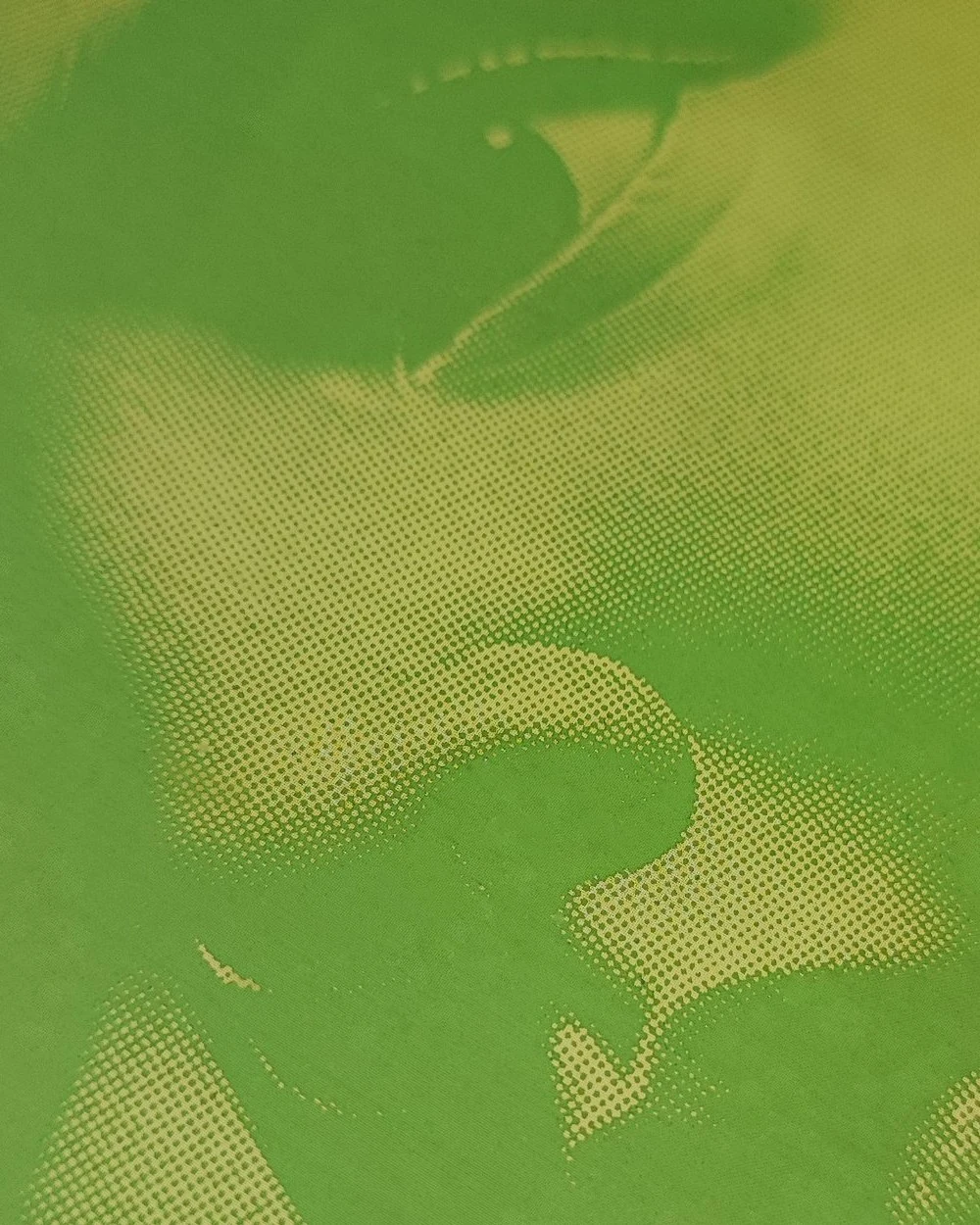Macro de una pantalla con medio tono fino y líneas limpias